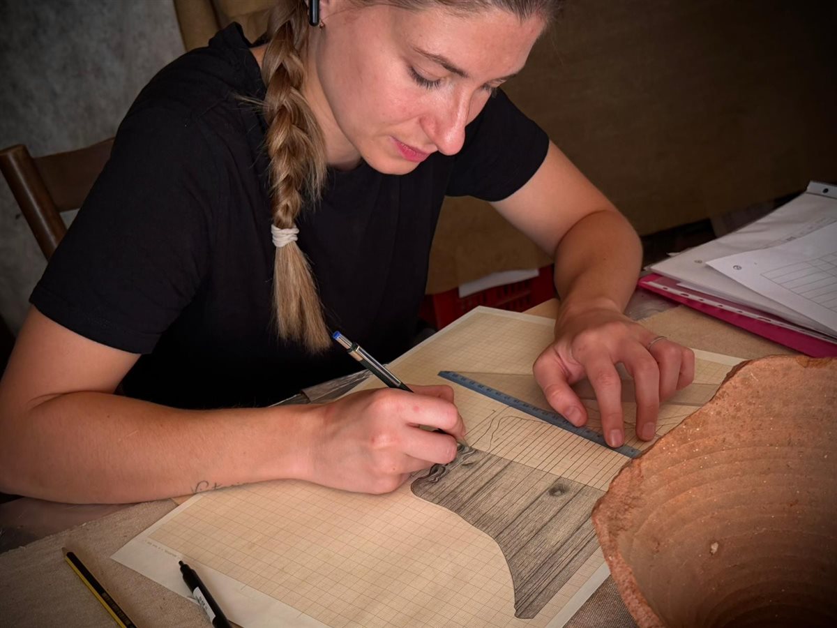 &nbsp;قطعة فخار نادرة