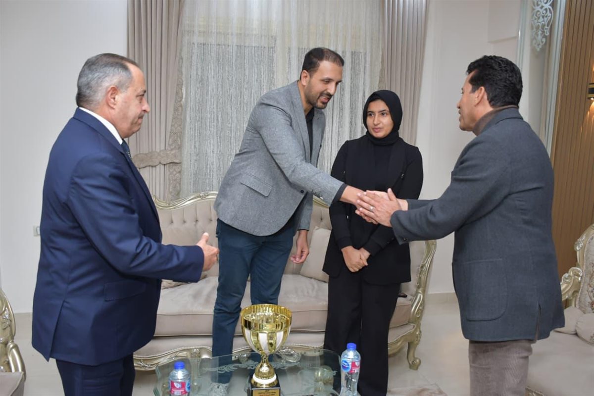 وزير الشباب والرياضة 