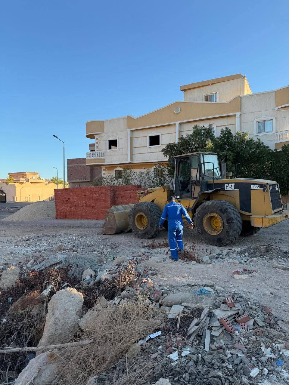 وقف أعمال بناء مخالف بالغردقة 