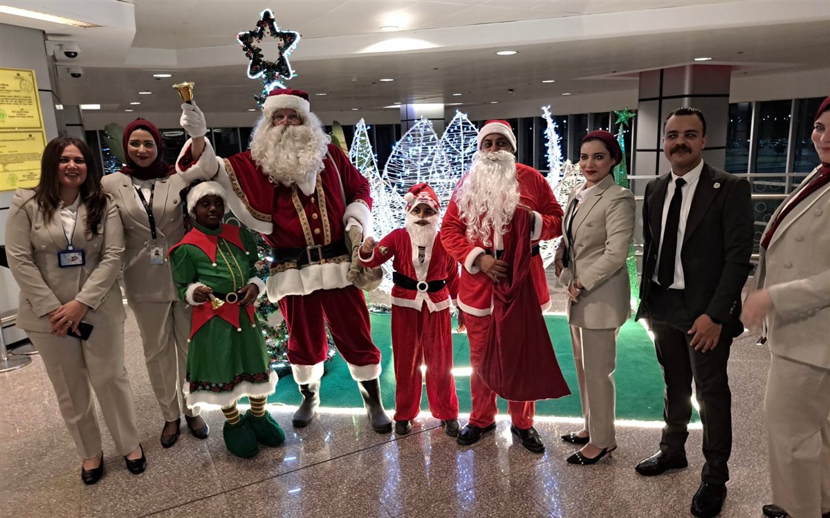 بابا نويل البلجيكي يصل إلى مطار الغردقة 