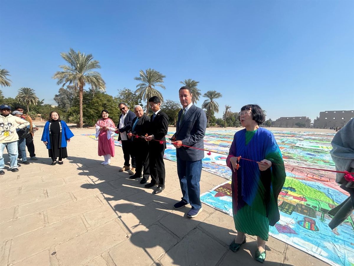 عرض اكبر لوحة مصرية يابانية بالكرنك&nbsp;