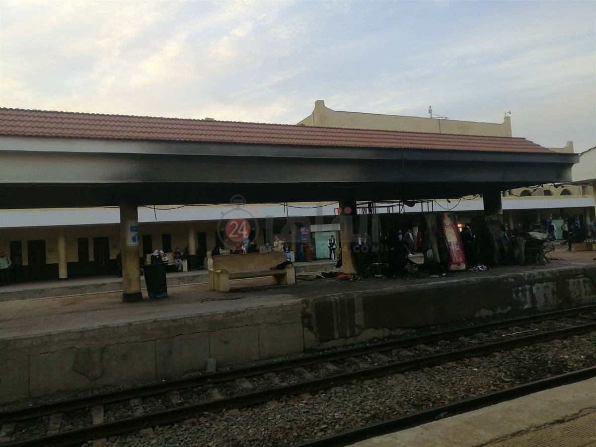 الصور الأولى من حريق كشك بمحطة قطار الإسماعيلية