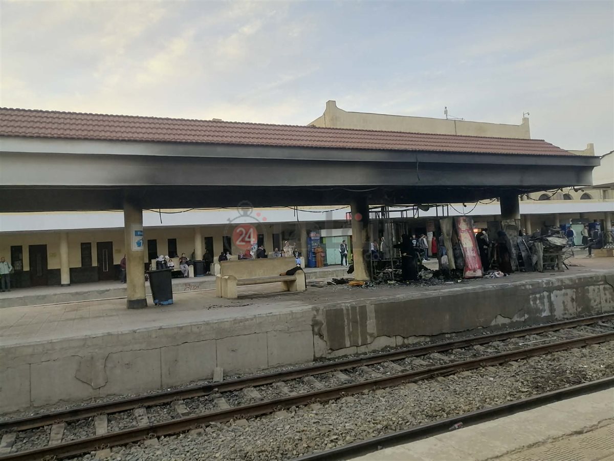الصور الأولى من حريق كشك بمحطة قطار الإسماعيلية