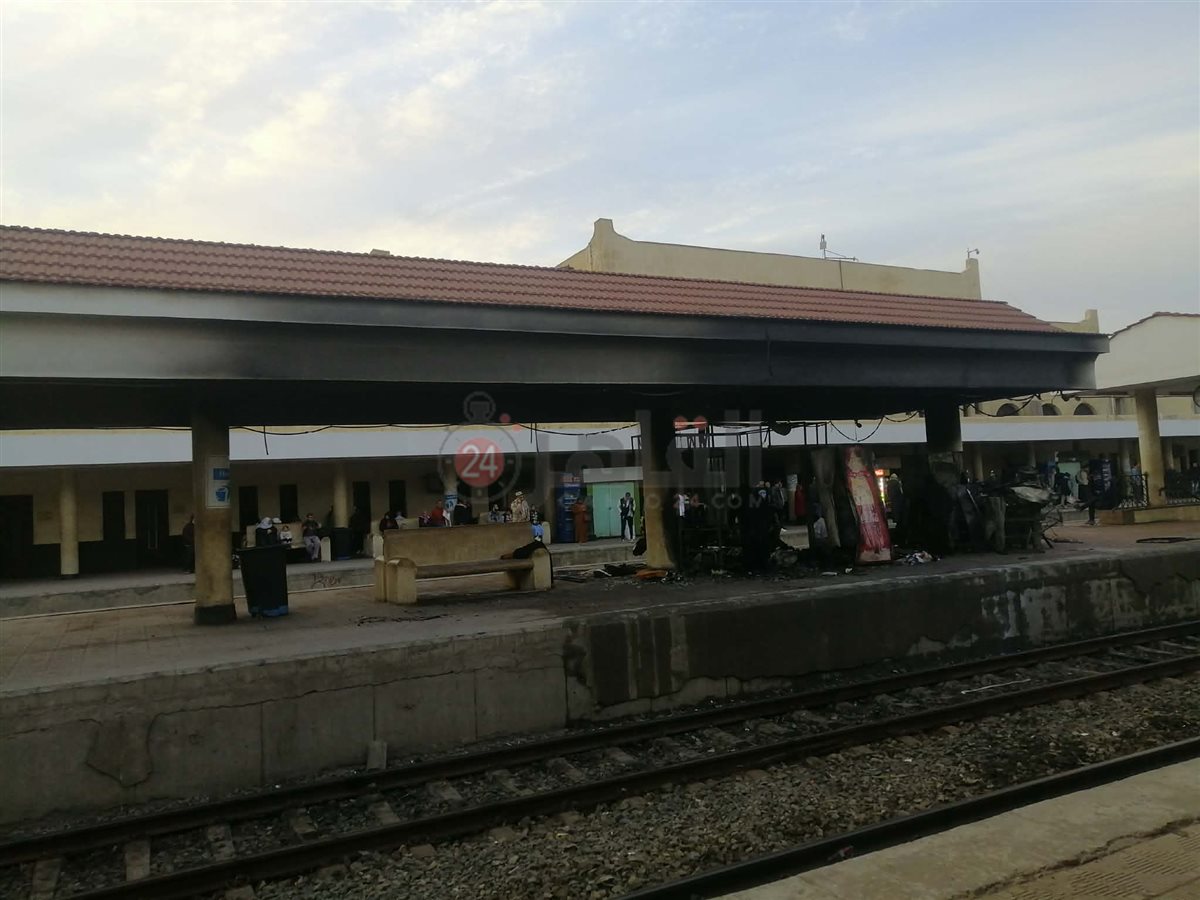 الصور الأولى من حريق كشك بمحطة قطار الإسماعيلية