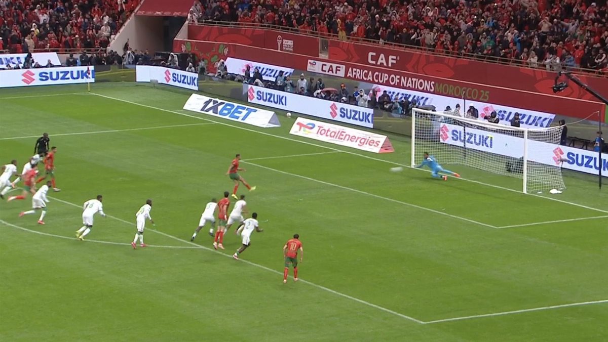 <strong>ركلة جزاء سفيان رحيمي المهدرة في مباراة المغرب وجزر القمر بافتتاح أمم إفريقيا 2025</strong>