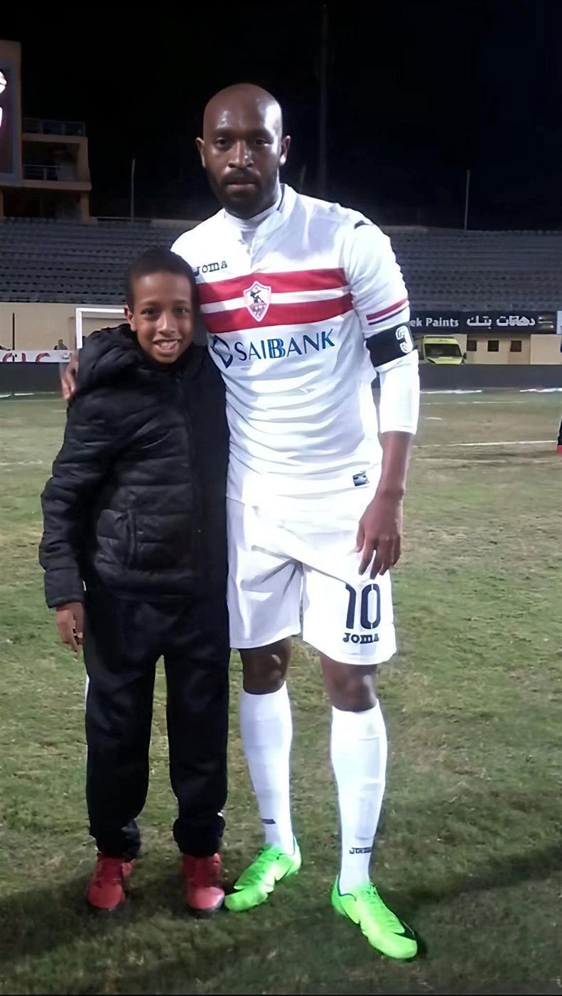 <strong>أنس وائل رفقة شيكابالا قائد الزمالك السابق&nbsp;</strong>