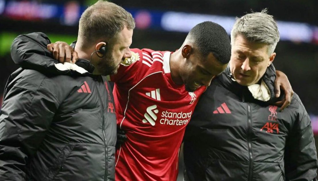 <strong>ألكسندر إيزاك مهاجم فريق ليفربول خلال مباراة توتنهام هوتسبير في الدوري الإنجليزي الممتاز 2025 - 2026 