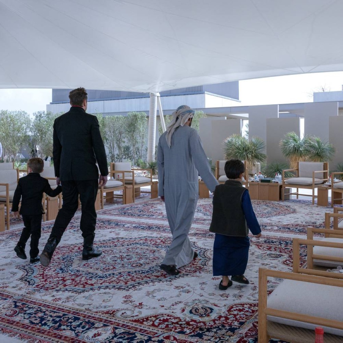 الشيخ حمدان بن محمد يلتقي رجل الأعمال إيلون ماسك في دبي