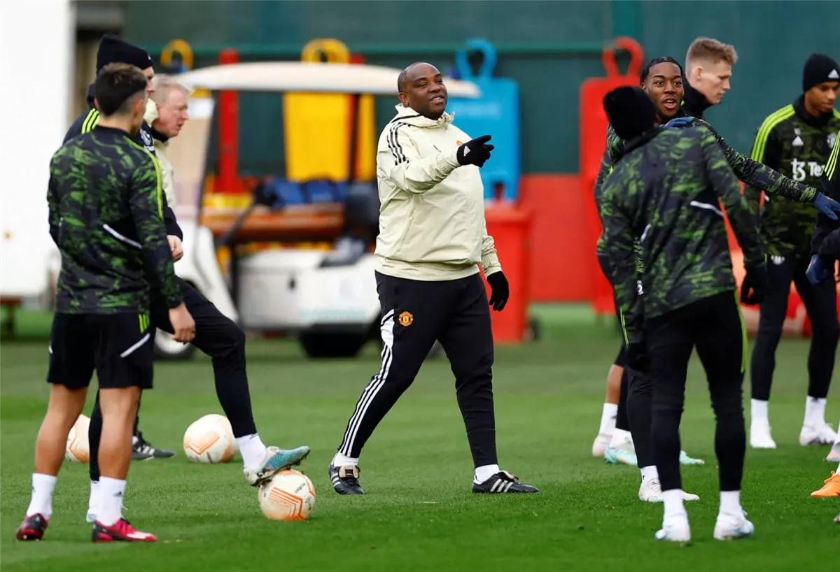 <strong>بيني مكارثي</strong>