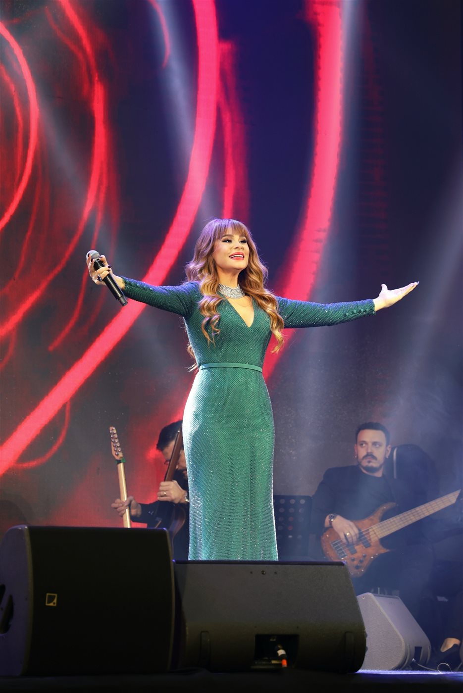 بحضور جماهيري كامل العدد.. النجمة اللبنانية كارول سماحة تتألق في حفلها الاستثنائي ببيروت