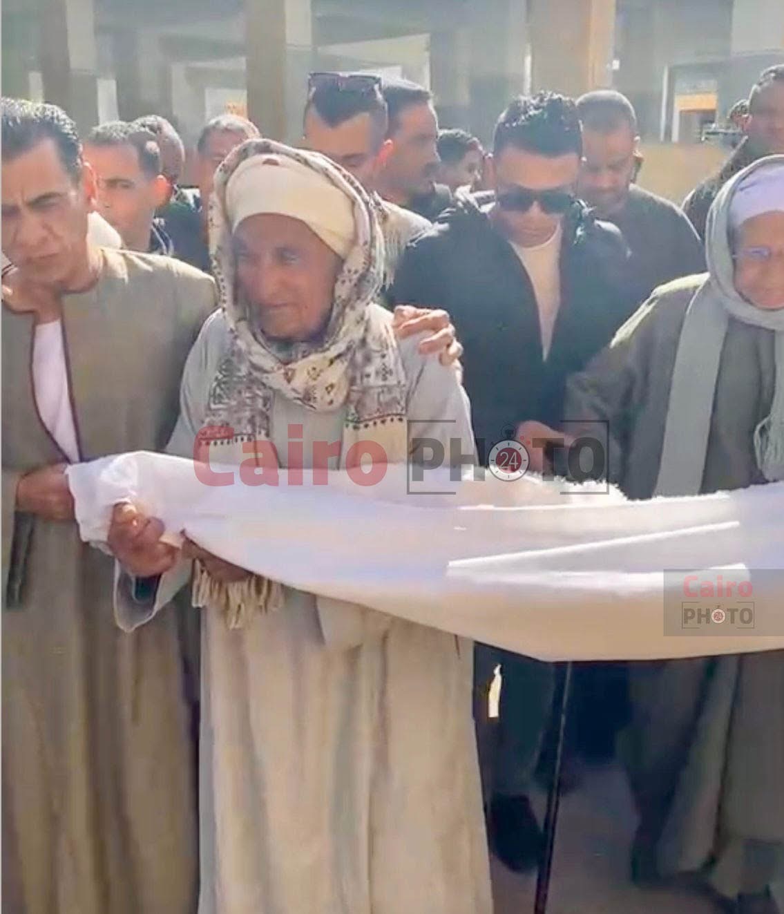 مشهد لافت الشيخ الطيب نجل شقيق الإمام الأكبر