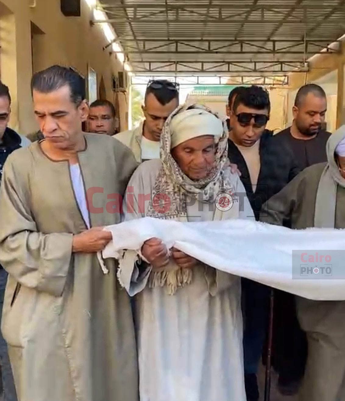 مشهد لافت الشيخ الطيب نجل شقيق الإمام الأكبر