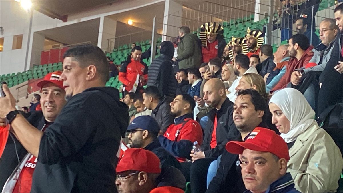 <strong>الجماهير المصرية تدعم منتخب مصر في مواجهة زيمبابوي بكأس أمم إفريقيا&nbsp;</strong>