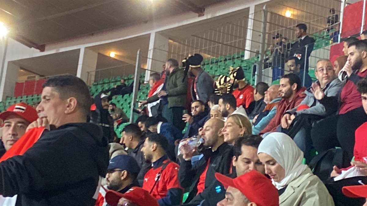 <strong>الجماهير المصرية تدعم منتخب مصر في مواجهة زيمبابوي بكأس أمم إفريقيا&nbsp;</strong>