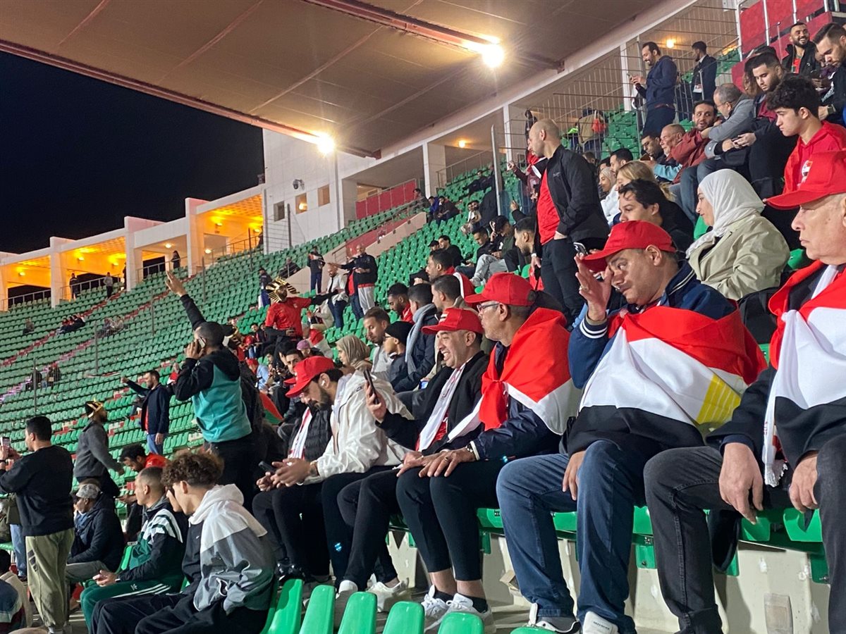 <strong>الجماهير المصرية تدعم منتخب مصر في مواجهة زيمبابوي بكأس أمم إفريقيا&nbsp;</strong>