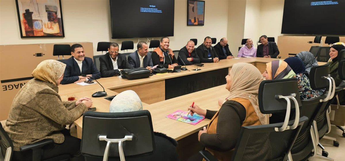 رئيس التعليم العام تعقد اجتماعات تنظيمية مع مستشاري المواد