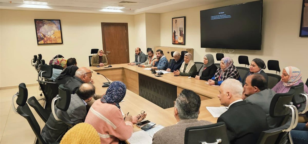 رئيس التعليم العام تعقد اجتماعات تنظيمية مع مستشاري المواد