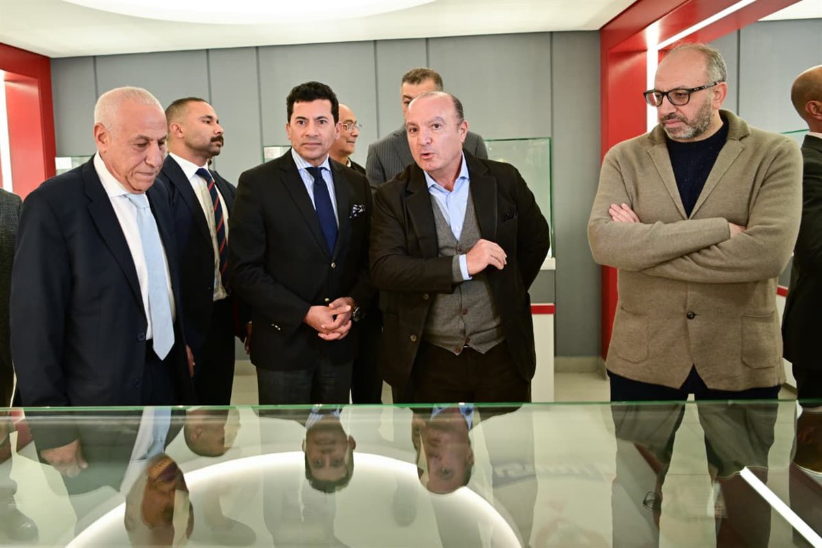 <strong>لقطات من زيارة أشرف صبحي لمقر نادي الزمالك&nbsp;</strong>