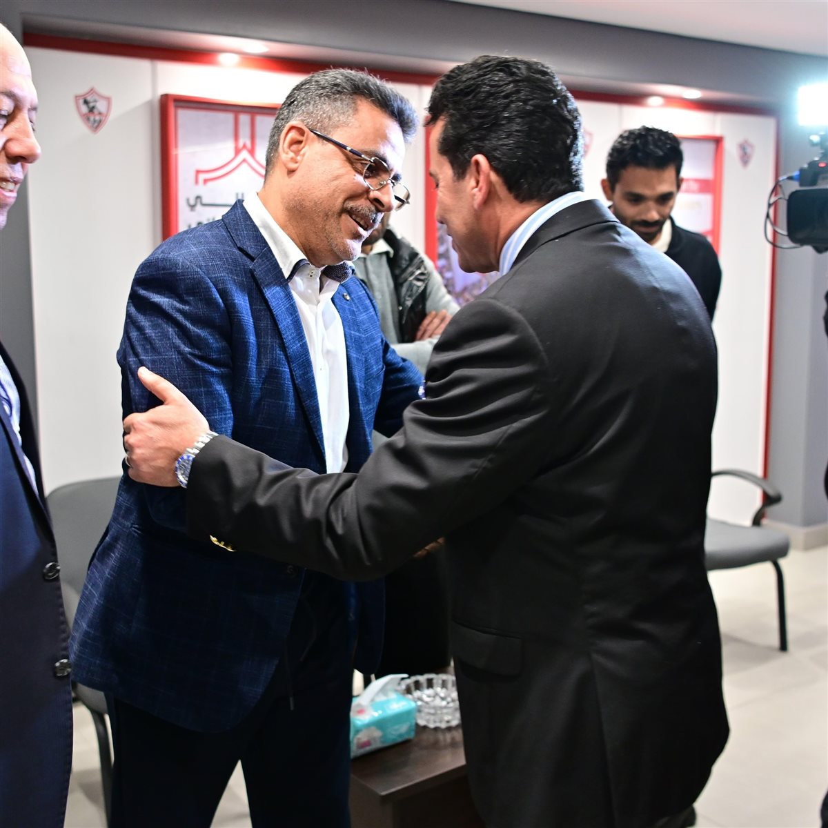 <strong>لقطات من زيارة وزير الرياضة لـ نادي الزمالك&nbsp;</strong>