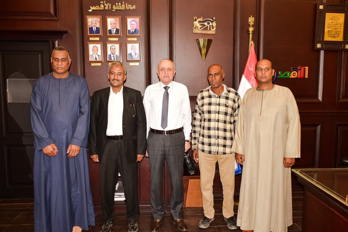 إستقبال محافظ الأقصر لأهالي النجع