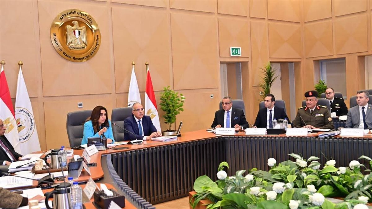 محافظ جنوب سيناء يشارك في اجتماع اللجنة العليا للشواطئ