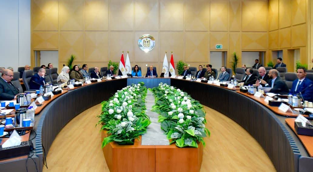 محافظ جنوب سيناء يشارك في اجتماع اللجنة العليا للشواطئ