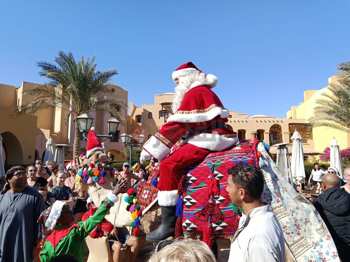 بابا نويل البلجيكي على شواطئ الغردقة 