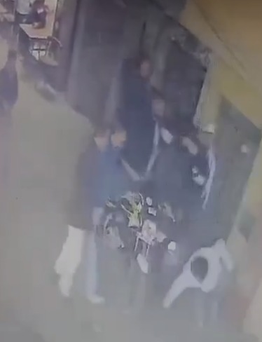 التعدي علي شاب من قبل البلطجية