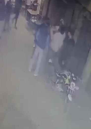 التعدي علي شاب من قبل البلطجية