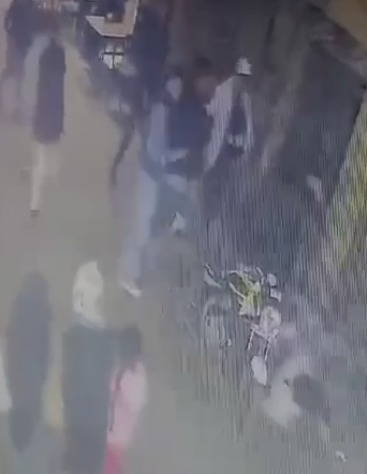 التعدي علي شاب من قبل البلطجية