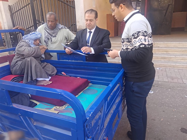 عقد عمل لشاب من ذوي الهمم بالأقصر