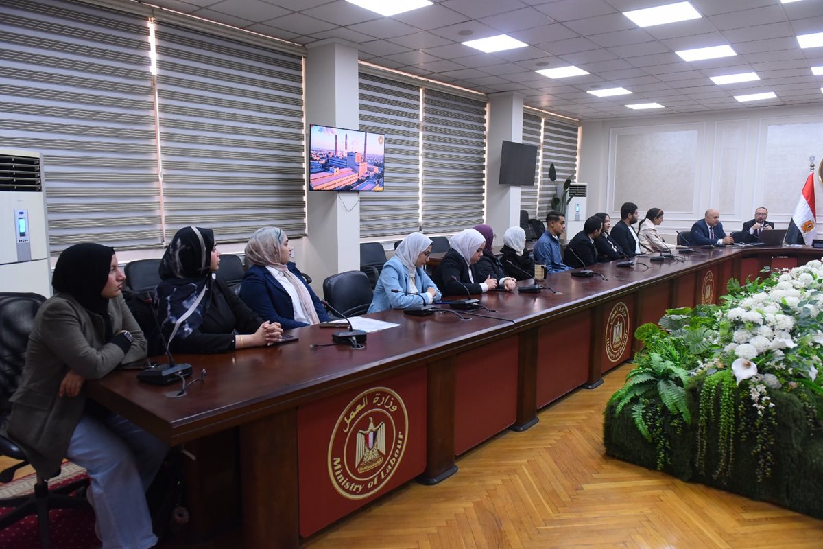 جانب من اختبارات سفراء العمل