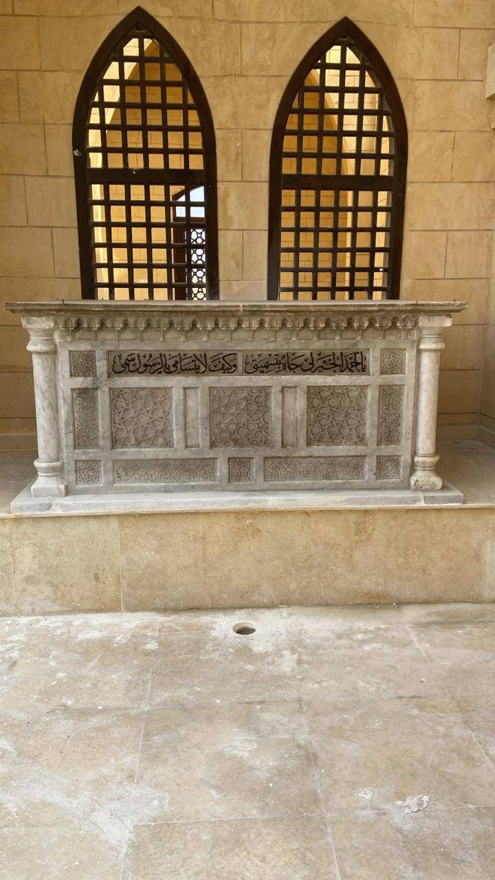 &nbsp;الصور الأولى لقبر أمير الشعراء أحمد شوقي في مقابر الخالدين