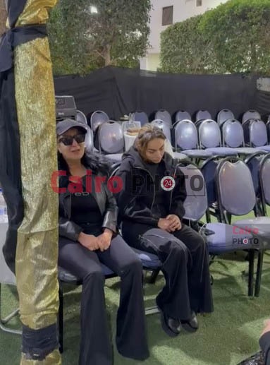 &nbsp;انهيار لمياء الأمير في عزاء شقيقها الفنان الراحل طارق الأمير