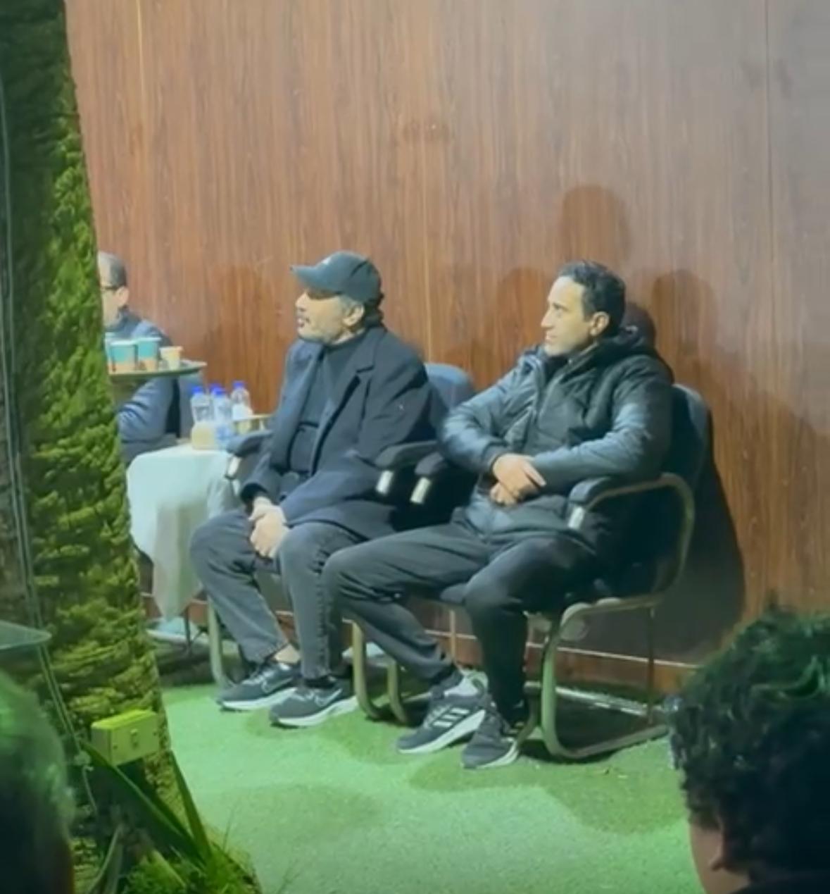 صاحب واجب.. علي الحجار أبز الحضور في عزاء الراحل طارق الأمير بمسجد آال رشدان&nbsp;