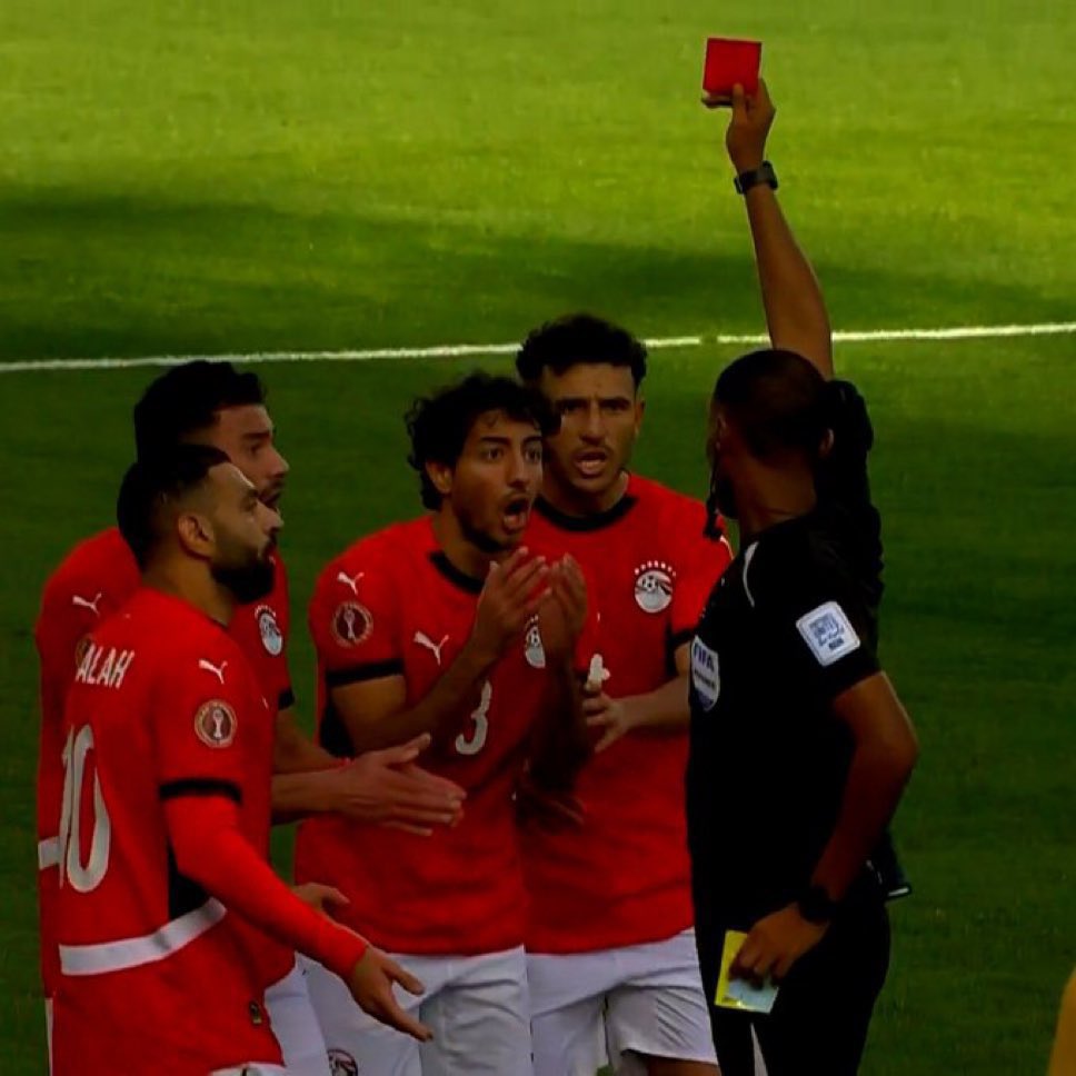 <strong>لحظة طرد محمد هاني من مباراة مصر والجنوب إفريقيا في الجولة الثانية بالمجموعة الثانية في أمم إفريقيا 2025</strong>