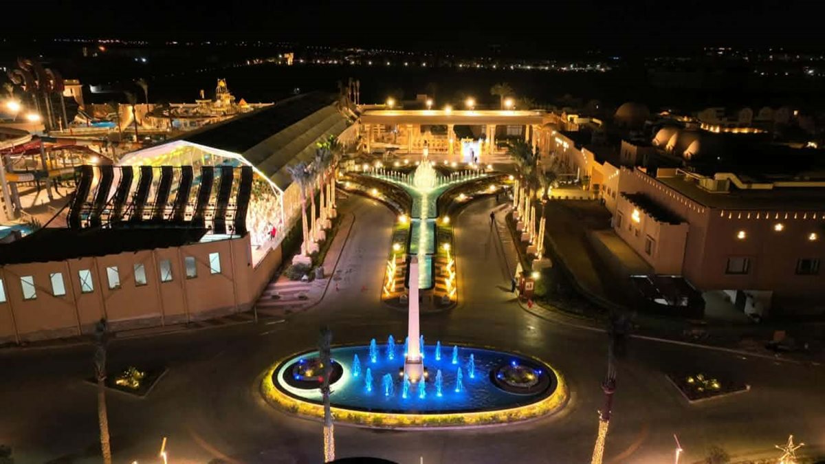 مجموعة بيت الخبرة&nbsp;وأورينت تورز تحتفلان بتجديد فنادق مكادي بـ حفل رأس السنة في المسرح العالمي&nbsp;المغطى&nbsp;