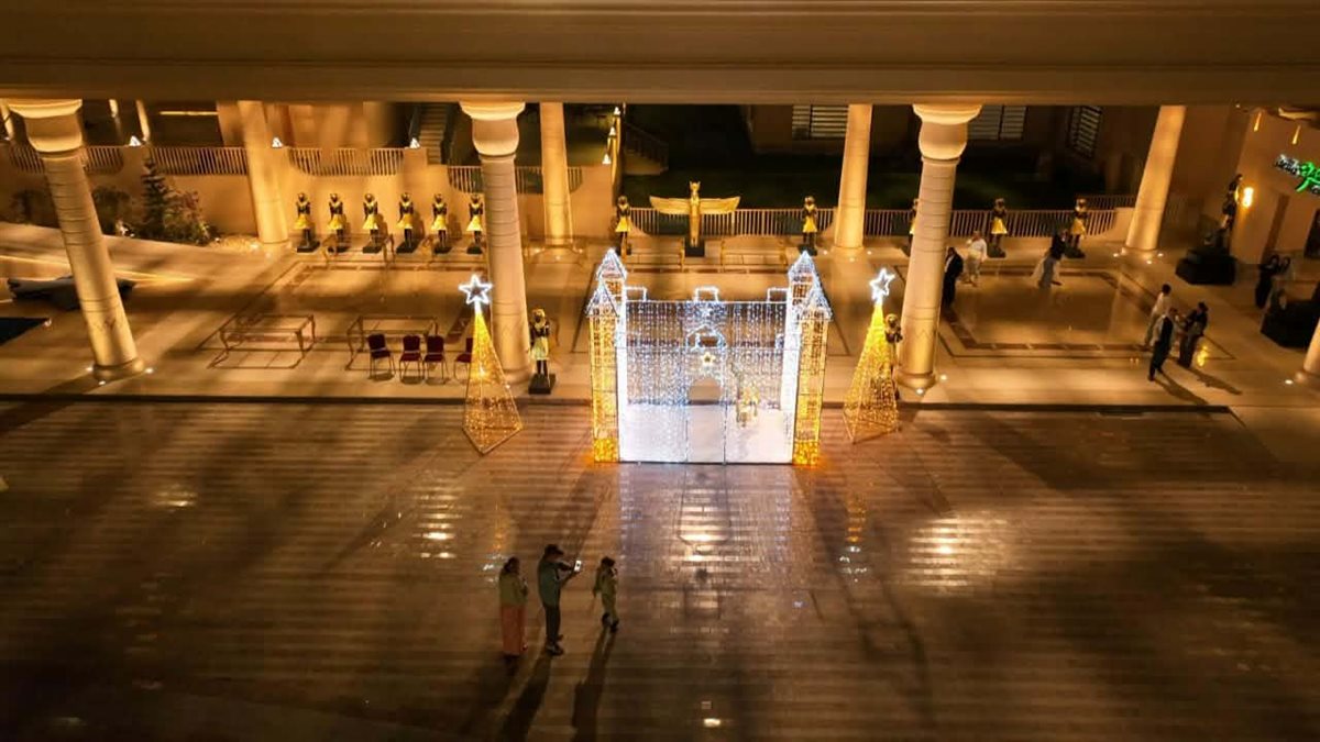 مجموعة بيت الخبرة&nbsp;وأورينت تورز تحتفلان بتجديد فنادق مكادي بـ حفل رأس السنة في المسرح العالمي&nbsp;المغطى&nbsp;