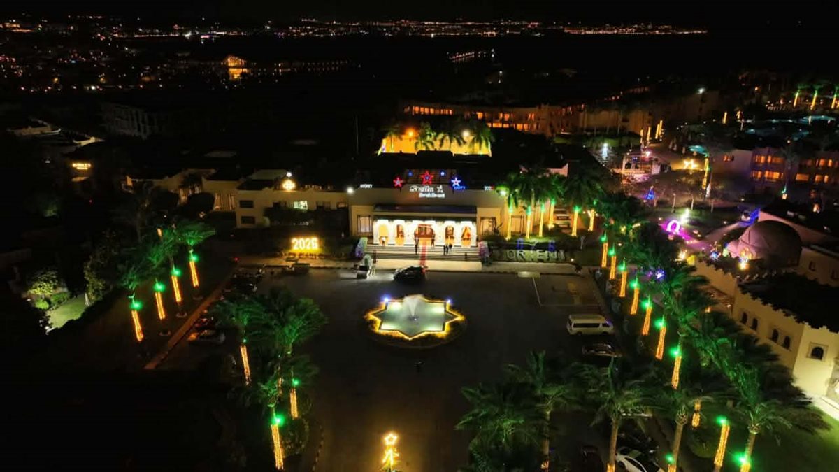 مجموعة بيت الخبرة&nbsp;وأورينت تورز تحتفلان بتجديد فنادق مكادي بـ حفل رأس السنة في المسرح العالمي&nbsp;المغطى&nbsp;