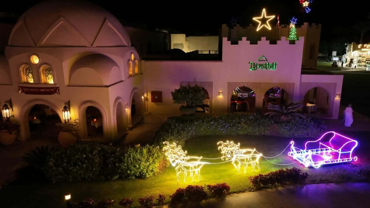 مجموعة بيت الخبرة&nbsp;وأورينت تورز تحتفلان بتجديد فنادق مكادي بـ حفل رأس السنة في المسرح العالمي&nbsp;المغطى&nbsp;