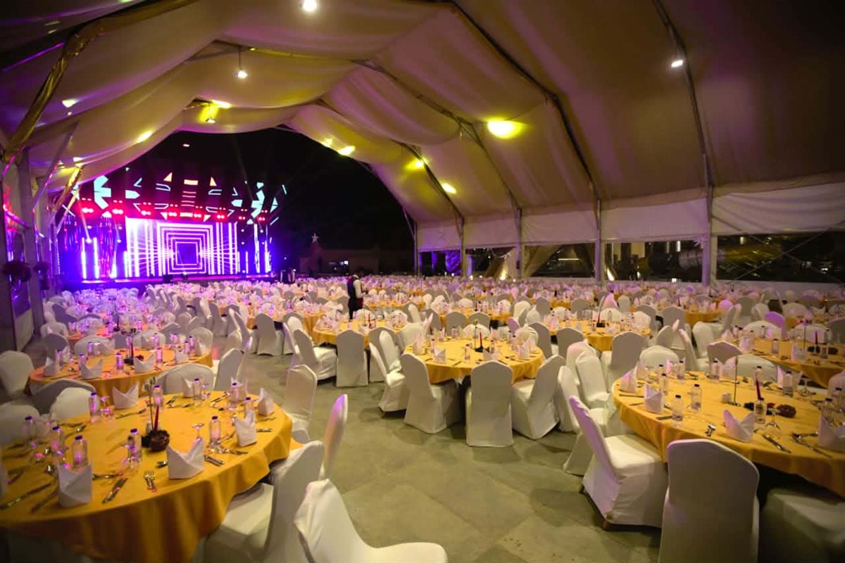 مجموعة بيت الخبرة&nbsp;وأورينت تورز تحتفلان بتجديد فنادق مكادي بـ حفل رأس السنة في المسرح العالمي&nbsp;المغطى&nbsp;