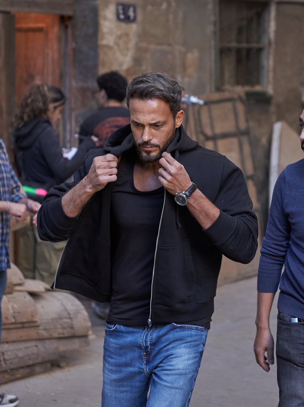 يوسف الشريف يشارك متابعيه بـ لقطات من كواليس تصوير مسلسله الجديد