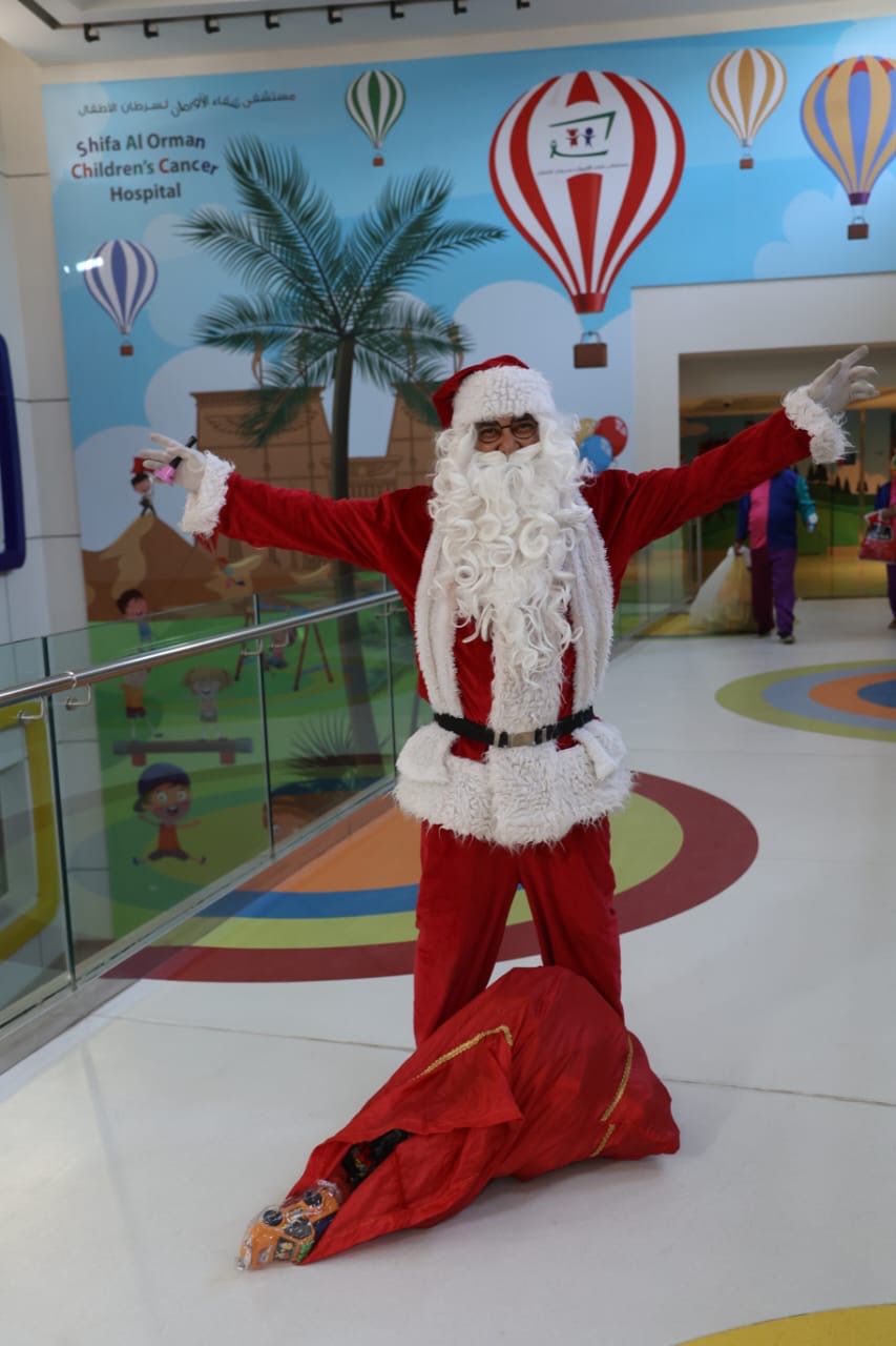 بابا نويل يدعم الأطفال متحدي السرطان بالأقصر