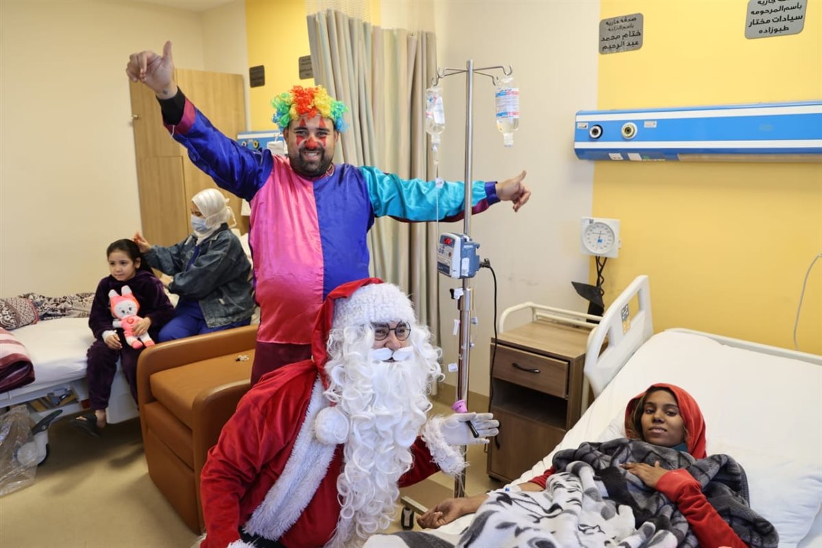 بابا نويل يدعم الأطفال متحدي السرطان بالأقصر