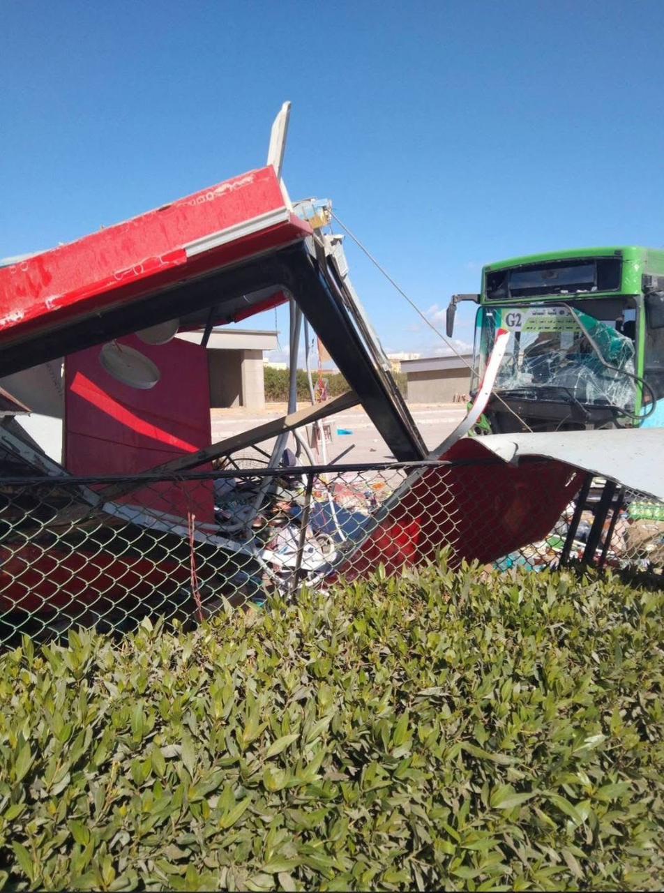 جانب من تصادم اتوبيس جرين باص بكشك في حدائق أكتوبر