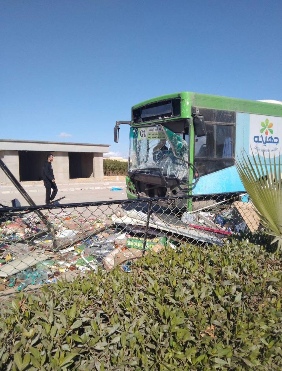 جانب من تصادم اتوبيس جرين باص بكشك في حدائق أكتوبر