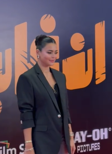 أسماء جلال في العرض الخاص لفيلم إن غاب القط