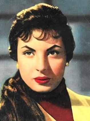 الفنانة رجاء يوسف