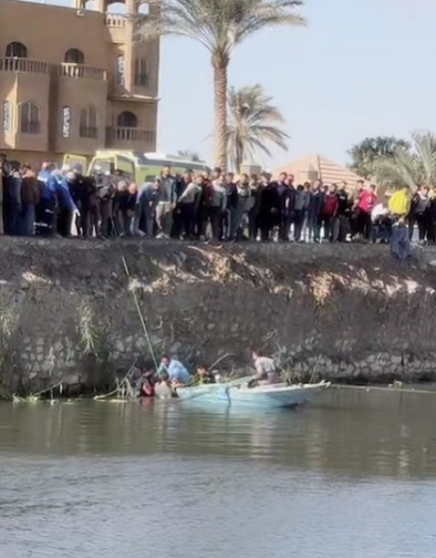 &nbsp;انقلاب ميكروباص بترعة المريوطية أمام كوبري زويل