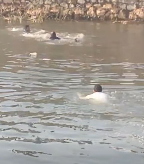 <strong>انقلاب ميكروباص بترعة المريوطية</strong>